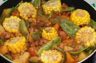 Braised Pork and Vegetable Stew in A Large Pot recipe