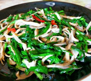 Stir-fried Chives with Fresh Mushrooms recipe