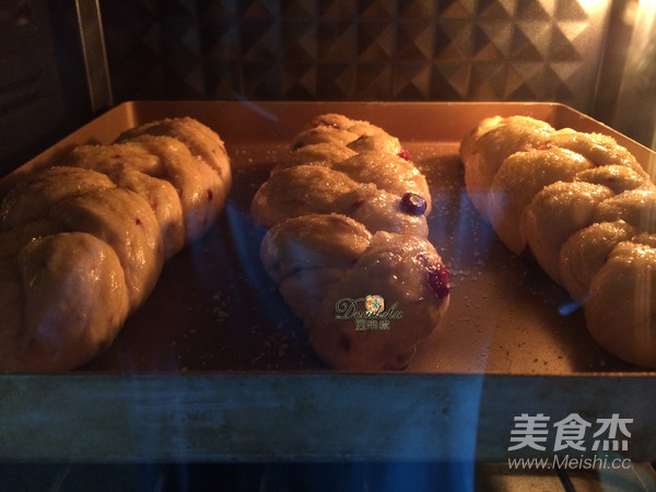 Sugar Cranberry Braid Bread recipe