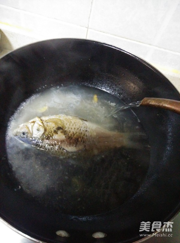 Cabbage Crucian Fish Soup recipe