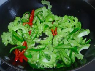 Stir-fried Bitter Melon with Chili recipe