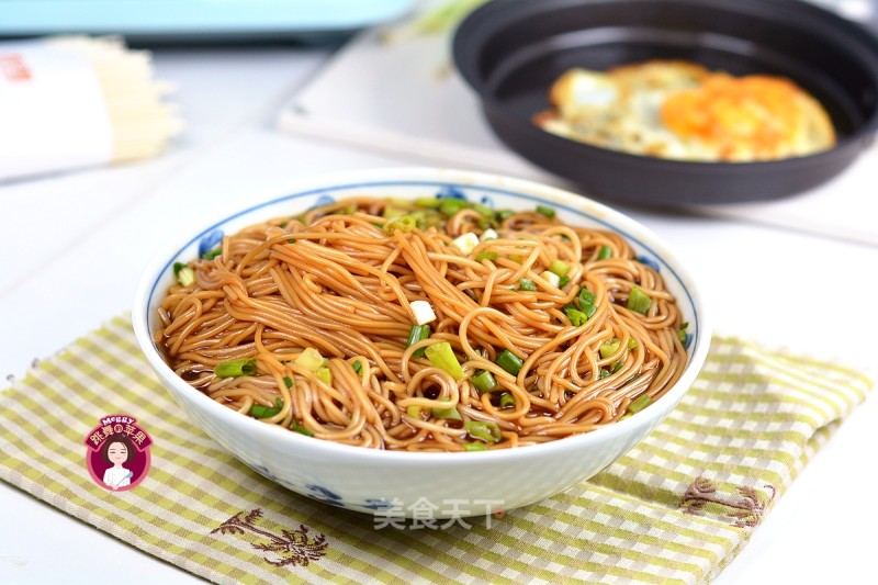 Scallion Noodles with Fried Egg and Sour Soup recipe
