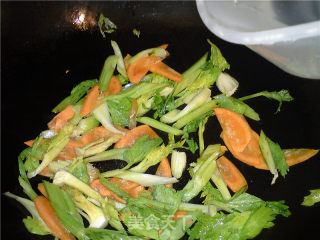 Intestine Cleansing Vegetables After Holidays-stir-fried Black Fungus with Celery recipe