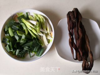 Stir-fried Sausage with Green Garlic recipe