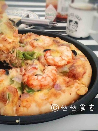 Pizza with Bologna Sausage and Shrimp (thin Bread Side)