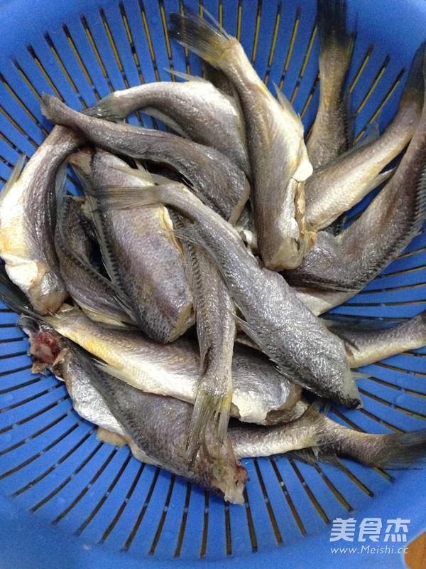 Braised Tofu with Small Yellow Croaker recipe