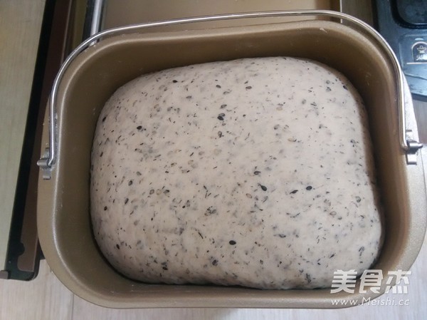 Black Sesame Bread Roll recipe