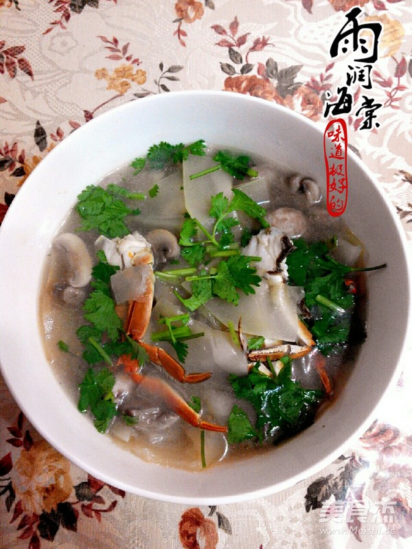 Gourd and Mushroom Seafood Soup recipe