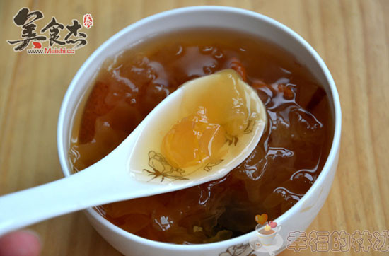 White Fungus, Saponified Rice, Red Dates and Pear Soup recipe