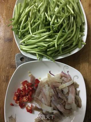 Stir-fried Bacon with Artemisia Quinoa recipe