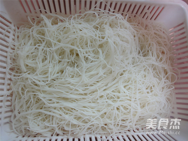 Fried Rice Noodles with Beans recipe