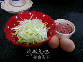 Scrambled Eggs with Chives and Pork recipe