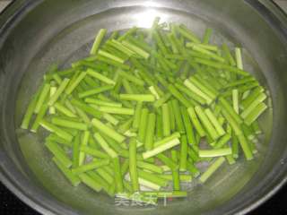 Stir-fried Beef with Garlic Sprouts recipe
