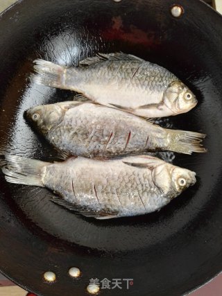 Stewed Crucian Carp with Shiitake Mushrooms recipe