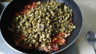 Sour Cowpeas with Minced Meat recipe