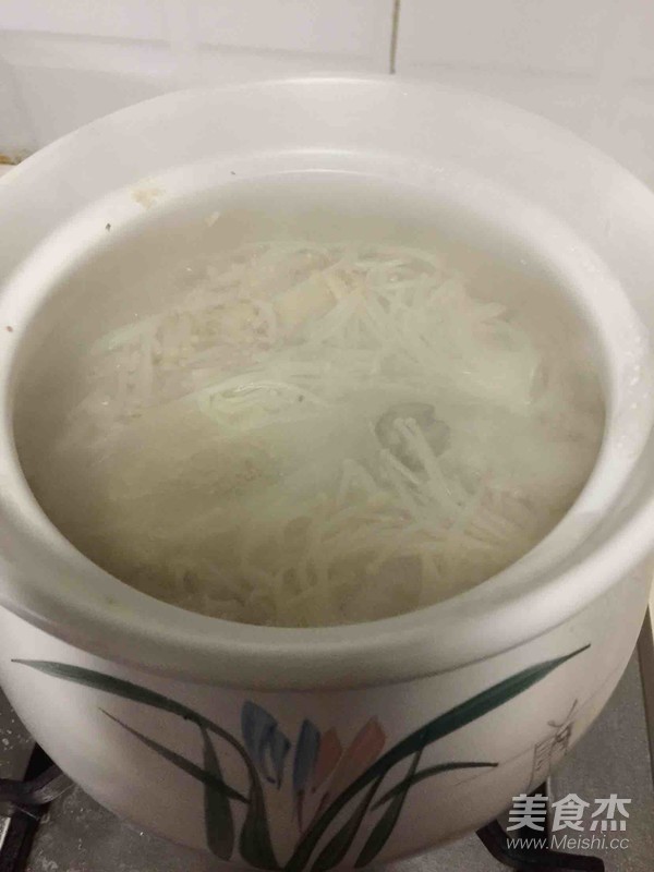 Bamboo Fungus and Golden Needle Soup recipe