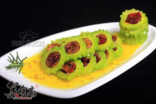 Stuffed Bitter Gourd with Red Dates recipe