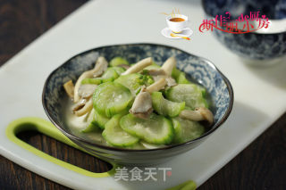 Fried Shimeji Mushroom with Loofah recipe