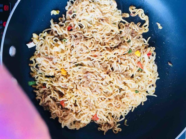 Simple and Novel Instant Noodle Pizza recipe