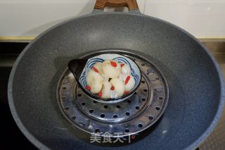 Steamed Water Chestnuts with Chinese Wolfberry and Rock Sugar recipe