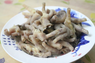 Gluttonous Snacks: Chicken Feet with Pickled Peppers recipe