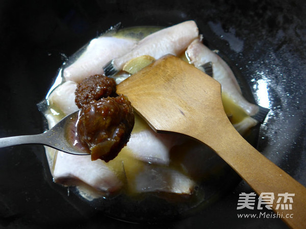 Braised Small Rubber Fish with Shacha Sauce recipe