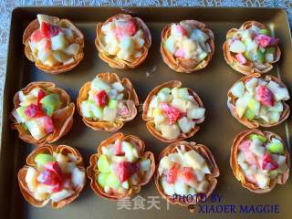 Colorful Salad Crunchy Cups recipe