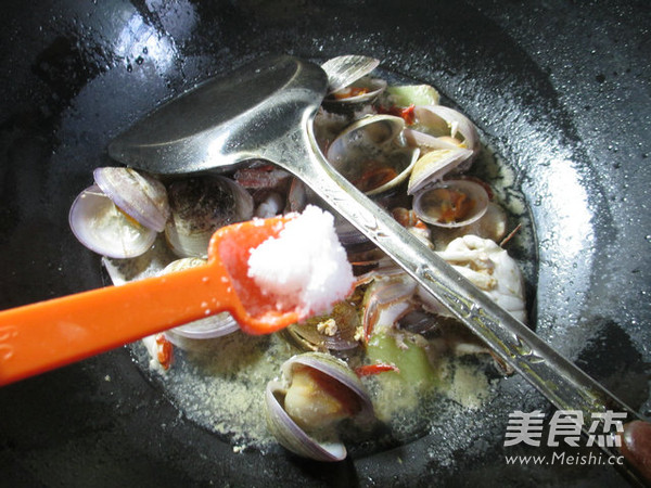 Round Clams Boiled Crab recipe