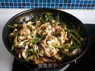 Braised Noodles with Beans recipe