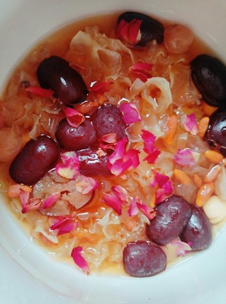 Beauty Eye-catching White Fungus Rose Soup recipe