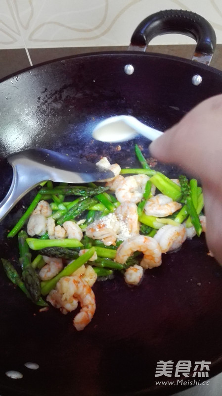 Stir-fried Shrimp with Asparagus recipe