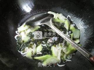 Seaweed and Shrimp Skin Boiled Long Melon recipe