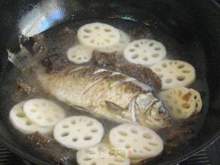 Black Fungus Lotus Root Crucian Carp Soup recipe