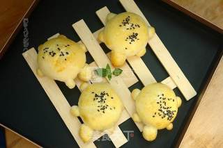 #aca烤明星大赛# Little Turtle Bread with Cherry Sauce recipe