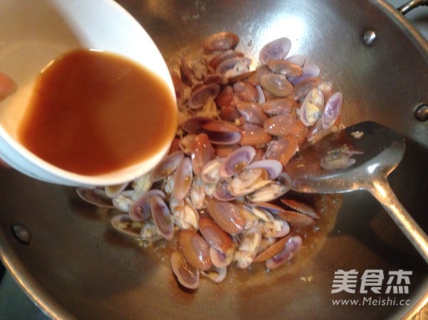 Stir-fried Clams with Leek recipe