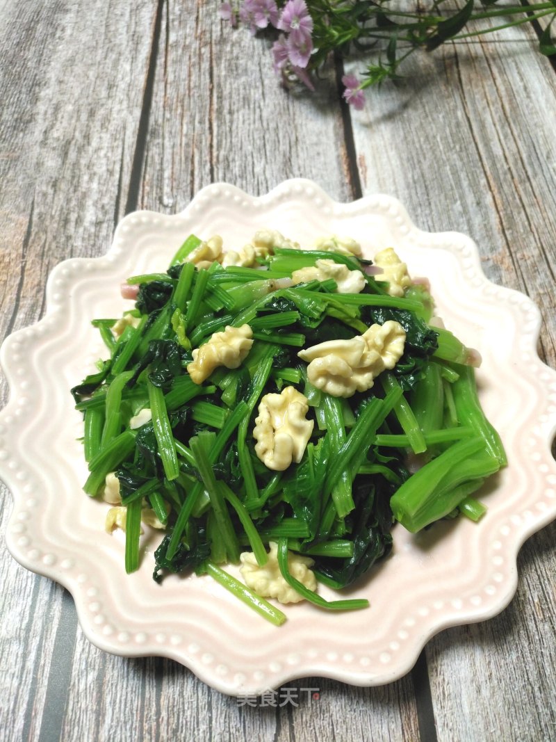 Spinach with Walnuts recipe
