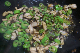 Stir-fried Goose Intestines with Broken Rice Sprouts recipe