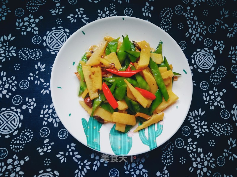 Fried Horseshoe Bamboo Shoots with Snow Peas recipe