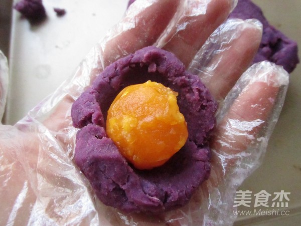 Purple Sweet Potato Yolk Crisp recipe