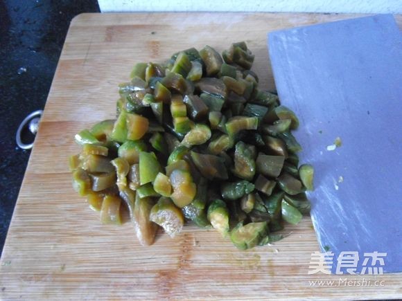 Stir-fried Pickled Cucumber with Diced Pork recipe