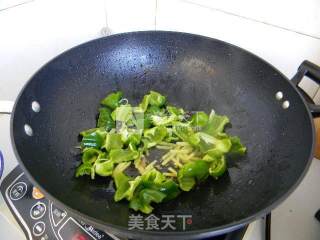 Stir-fried Green Peppers with Mushrooms recipe