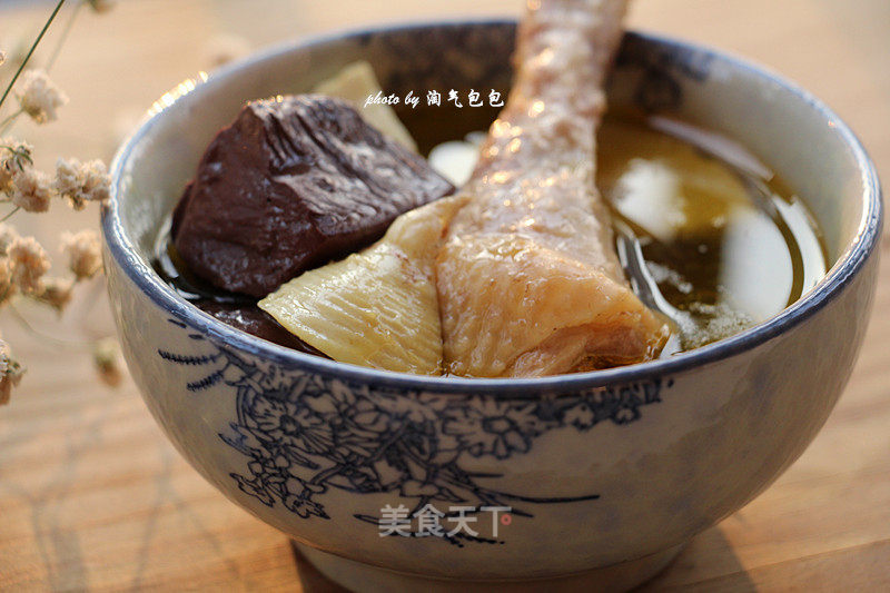 Sweet and Delicious [stewed Chicken with Winter Bamboo Shoots]