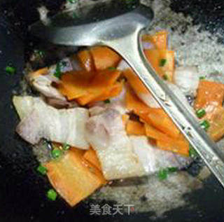 Stir-fried White Meat with Carrots recipe