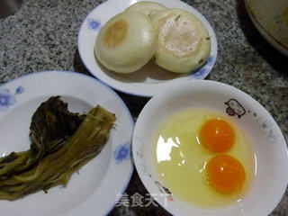 Pickled Vegetable and Egg Bun recipe