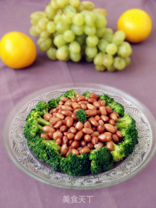 Broccoli with Peanuts recipe