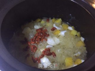 Papaya, Lily and Tremella Soup recipe