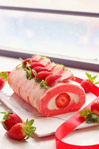 Fluff Strawberry Marshmallow Cake Roll recipe