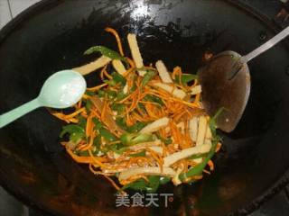 Stir-fried Bean Curd with Green Pepper and Cordyceps recipe