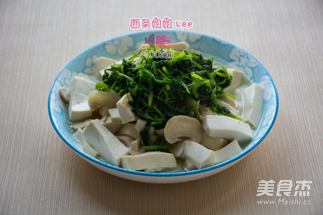 Stir-fried Bean Sprouts with Small White Mushroom Tofu recipe