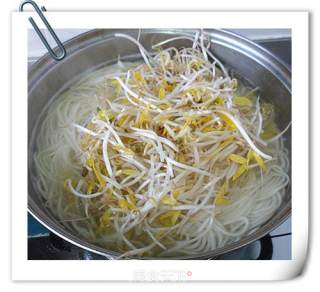 Mustard and Pork Noodles with Fungus recipe